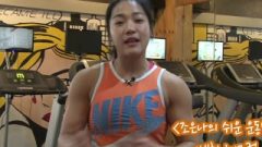 Korean Muscle Girl Showing Some Exercise 04