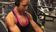 Muscle Girl Pumping Chest 05