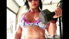 Michelle FBB Biceps Curling
